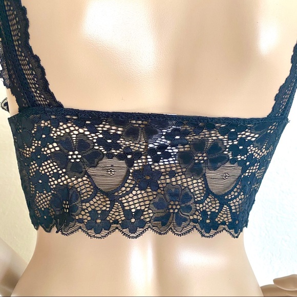 High Neck Bralette by Dynamic Seamless Apparels - Picture 14 of 16